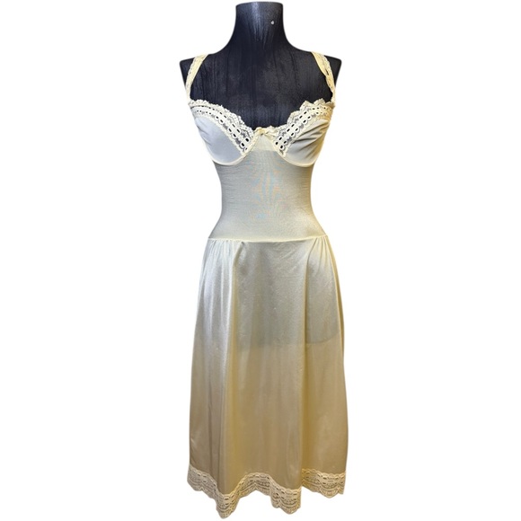 Vintage Olga Cream Lace Chemise Nightgown - Picture 3 of 12